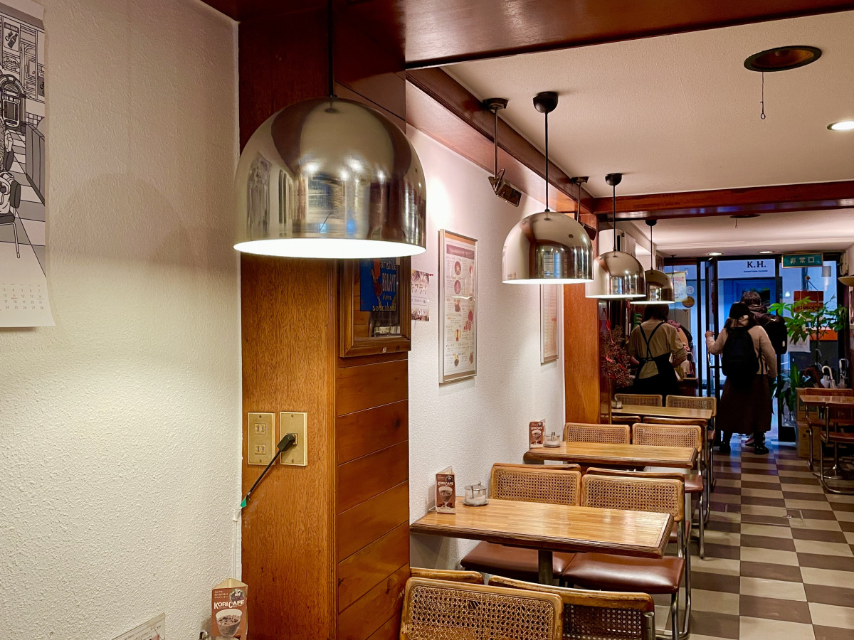 懐かしさを感じる店内